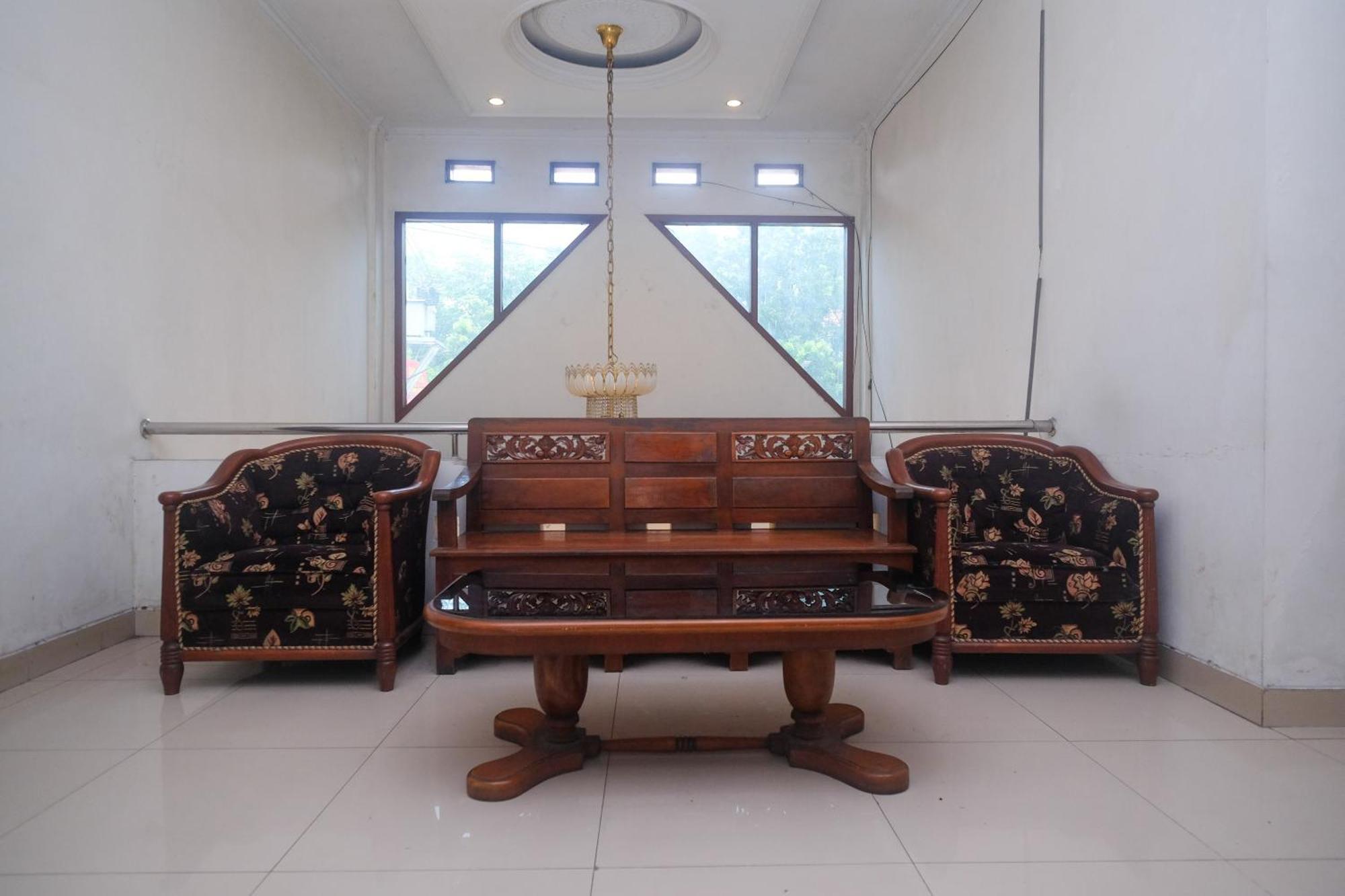 Urbanview Hotel Pondok Anggun Yogyakarta By Reddoorz Maguwo Exteriér fotografie